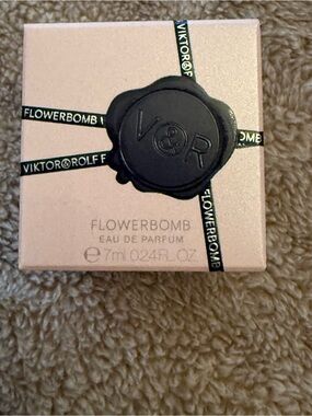 Viktor & Rolf Flowerbomb Eau de Parfum - 7ml (.24oz)